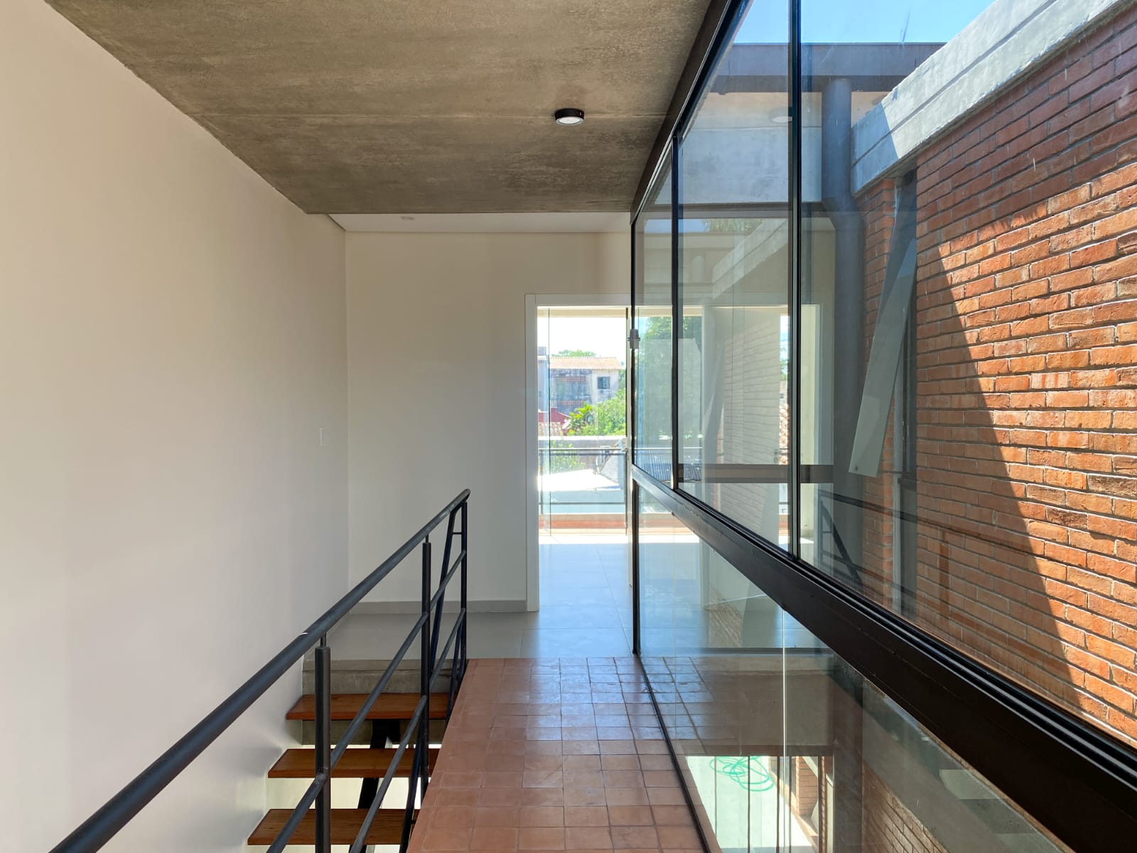 ALQUILER DE DUPLEX ZONA LUQUE (CUARTO BARRIO) — foto 3