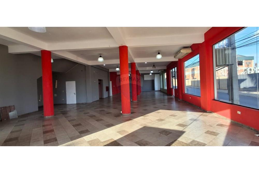 Alquilo salon comercial sobre Acceso Sur — foto 2