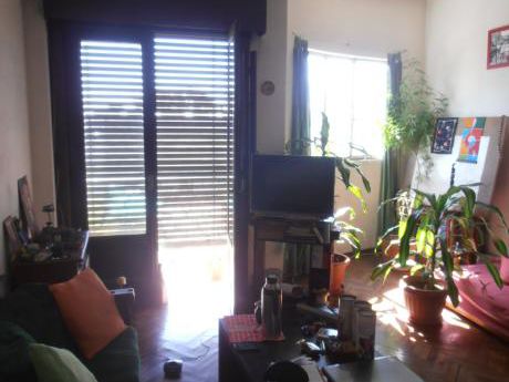 Al Frente, Con Balcon, Buena Distribucion, Muy Buen Edificio.