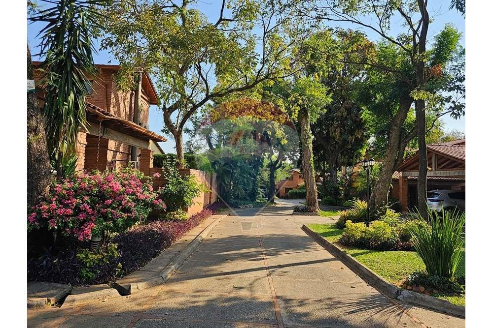 ALQUILO CASA EN CONDOMINIO CERRADO SAN LORENZO — foto 2