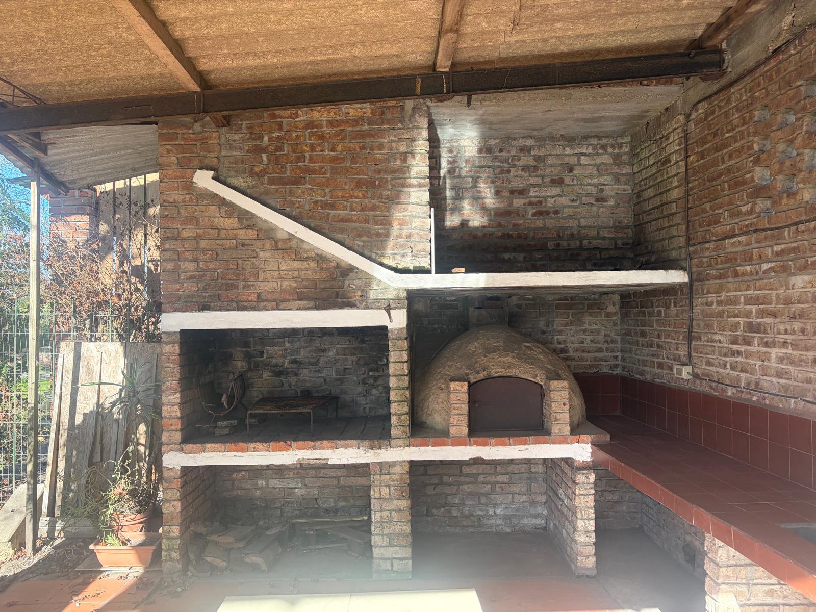Dueño Vende Muy Buena Casa En Atlantida. Muy Bien Ubicada A 2 Cuadras Del Disco.