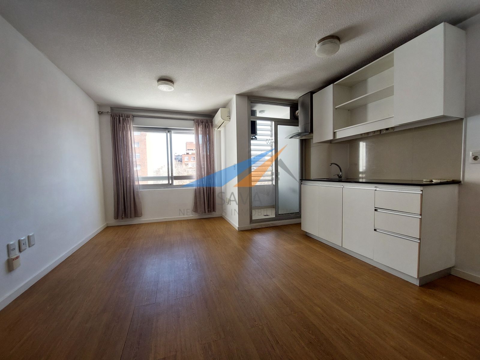 Alquiler Apartamento 2 Dormitorios En Tres Cruces! Cochera Opcional. A Pasos de la Terminal! · Foto 2