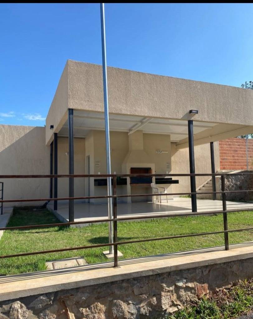 ALQUILER ESPECIAL – CASA DE 3 DORMITORIOS EN CONDOMINIO YERUTI – LUQUE — foto 2