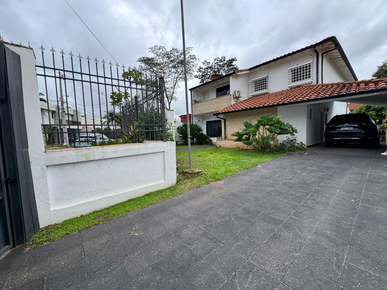 Casa De 4/5 Dorm. En Itá Enramada - A 1 Cuadra De La Av. Costanera Sur