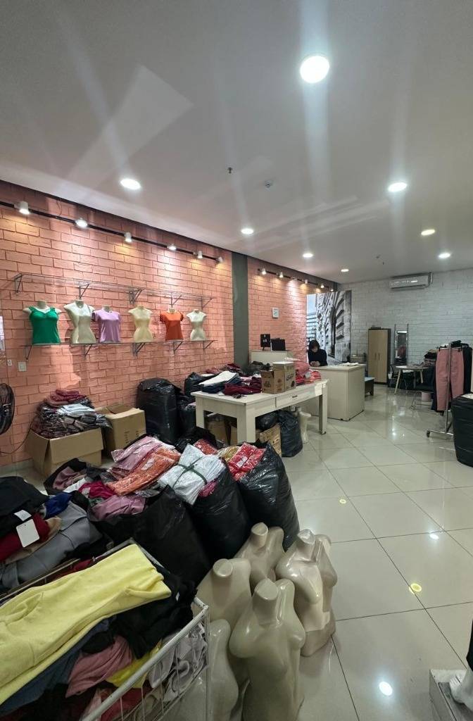 ALQUILO SALÓN COMERCIAL EN GALERÍA AMISTAD — foto 3