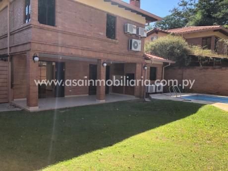 Amplia Casa En Condominio Con Piscina Y 3 Dormitorios