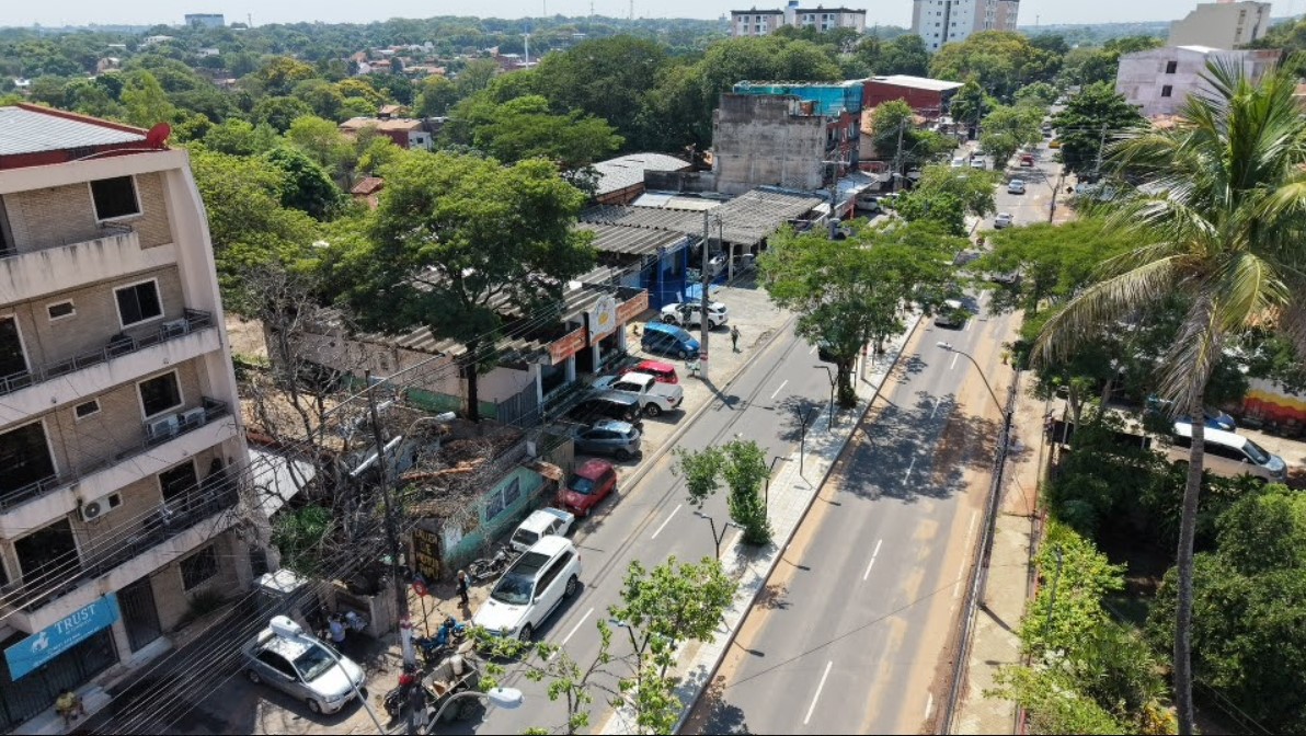 Terreno De 774 M2 Sobre Av. Cacique Lambaré - foto 2