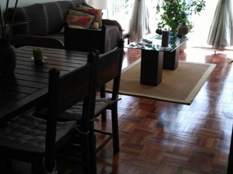 Buen Apto A Mts. Rbla. De Pocitos Con Balcon Y Patio