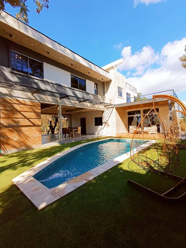 EN VENTA LUJOSA RESIDENCIA EN SAN BERNARDINO — foto 3