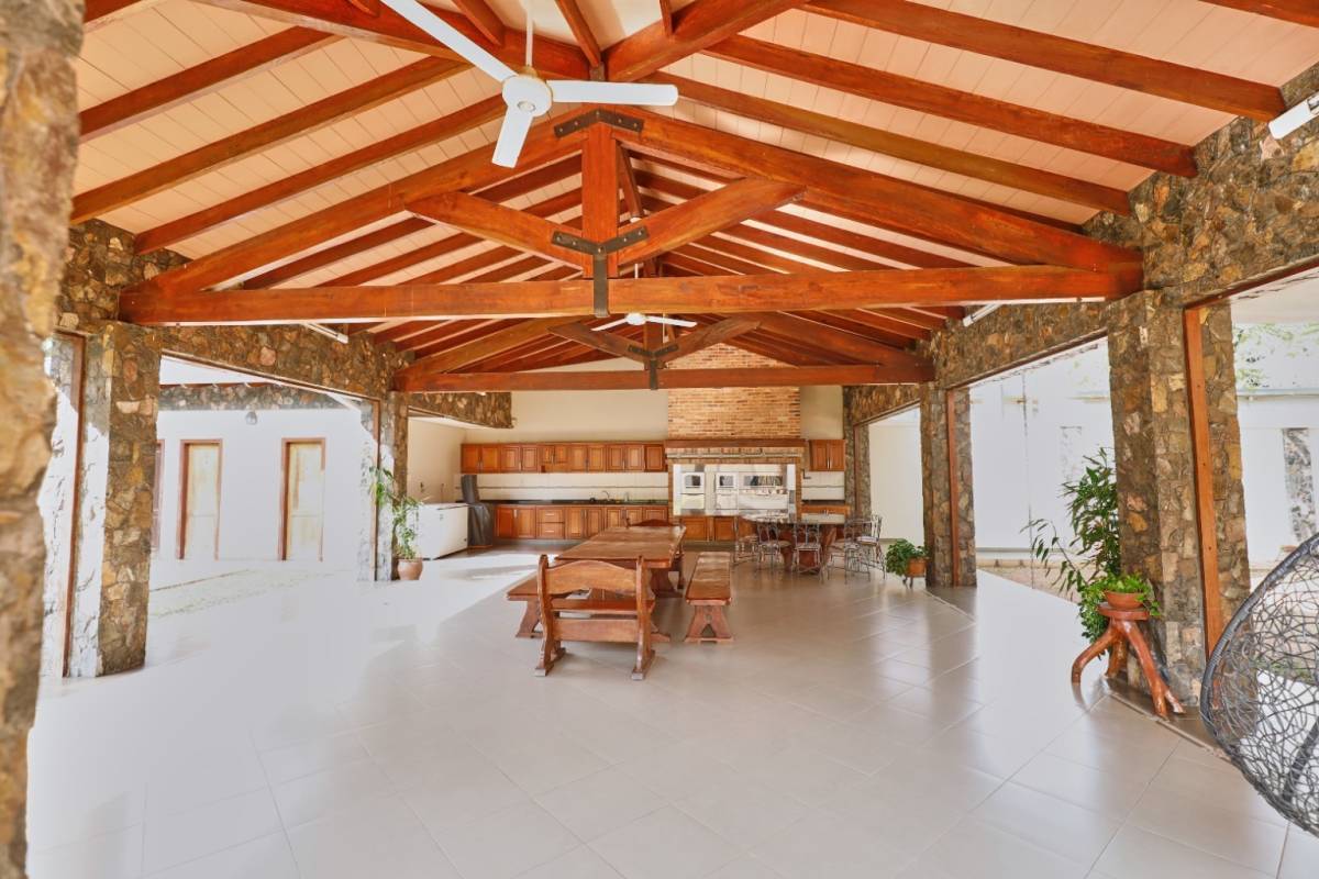 Casa para uso comercial o vivienda de 2.100 m² San lorenzo (z/ shopping pinedo) — foto 2