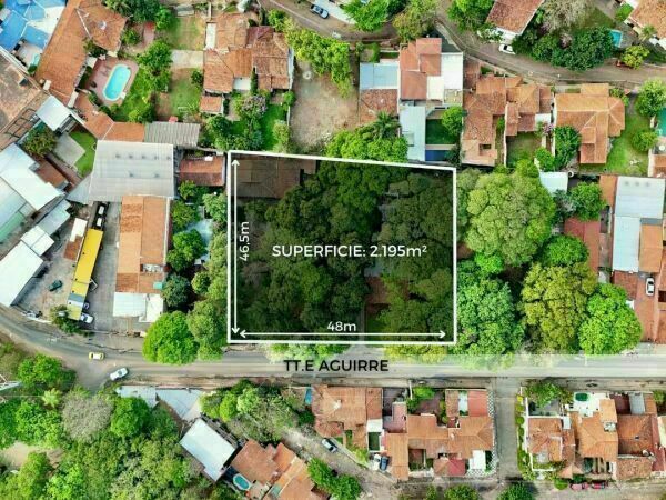 VENDO AMPLIO TERRENO CON POCA EDIFICACION — foto 2