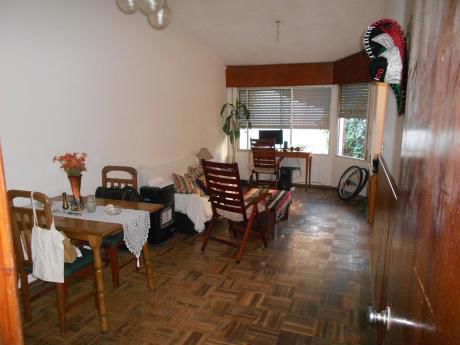 Casa De Tres Dormitorios, Funcional, Luminosa.-