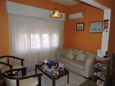 Casa 2 Dormitorios 2 Baños Fondo Y Cocheras