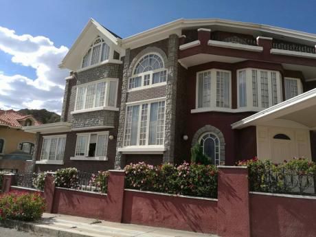 (( Casa De Lujo En Alquiler )) (( Amoblada Achumani ))