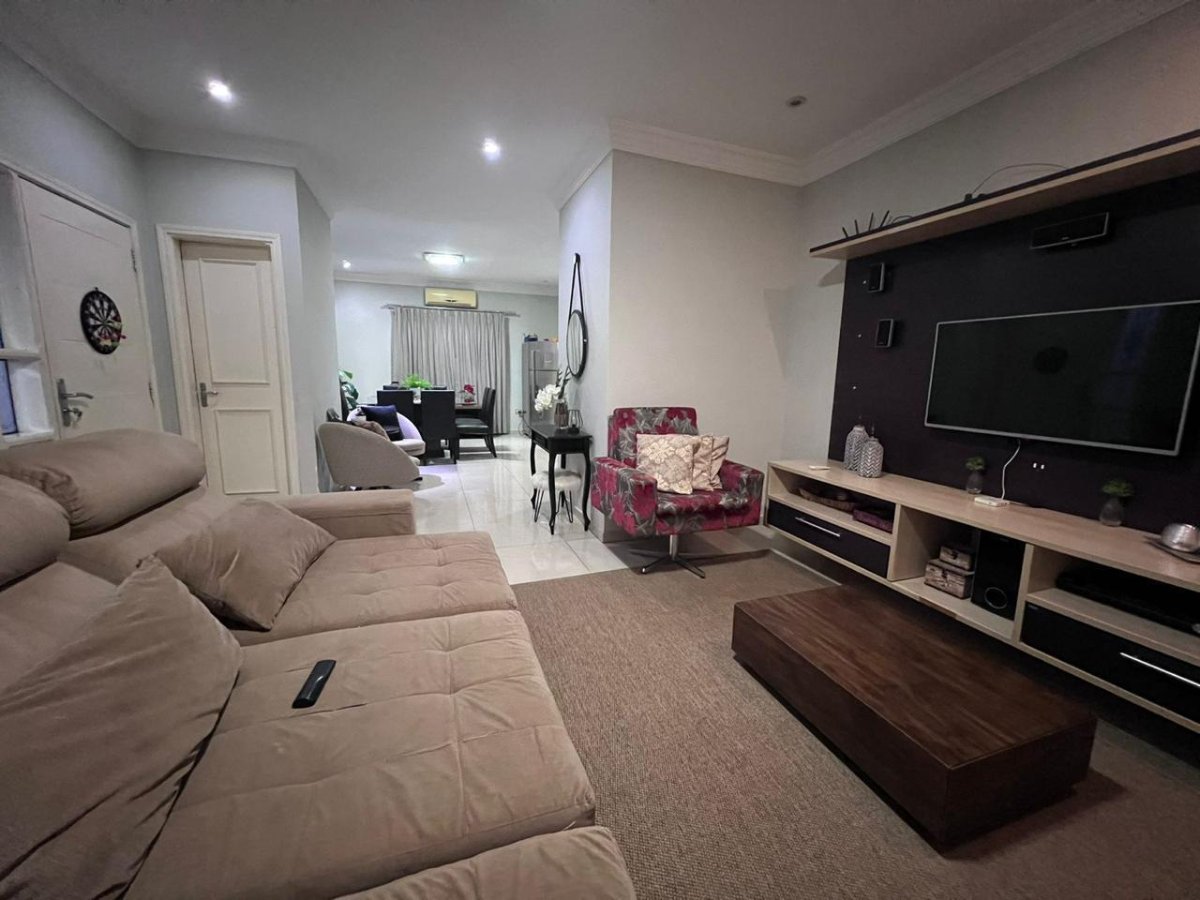 VENDO CASA DE 4 DORM EN BARRIO SAN JOSÉ — foto 3