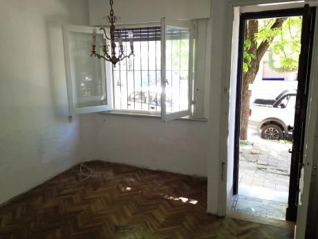 Casa Al Frente, Excelente Ubicación