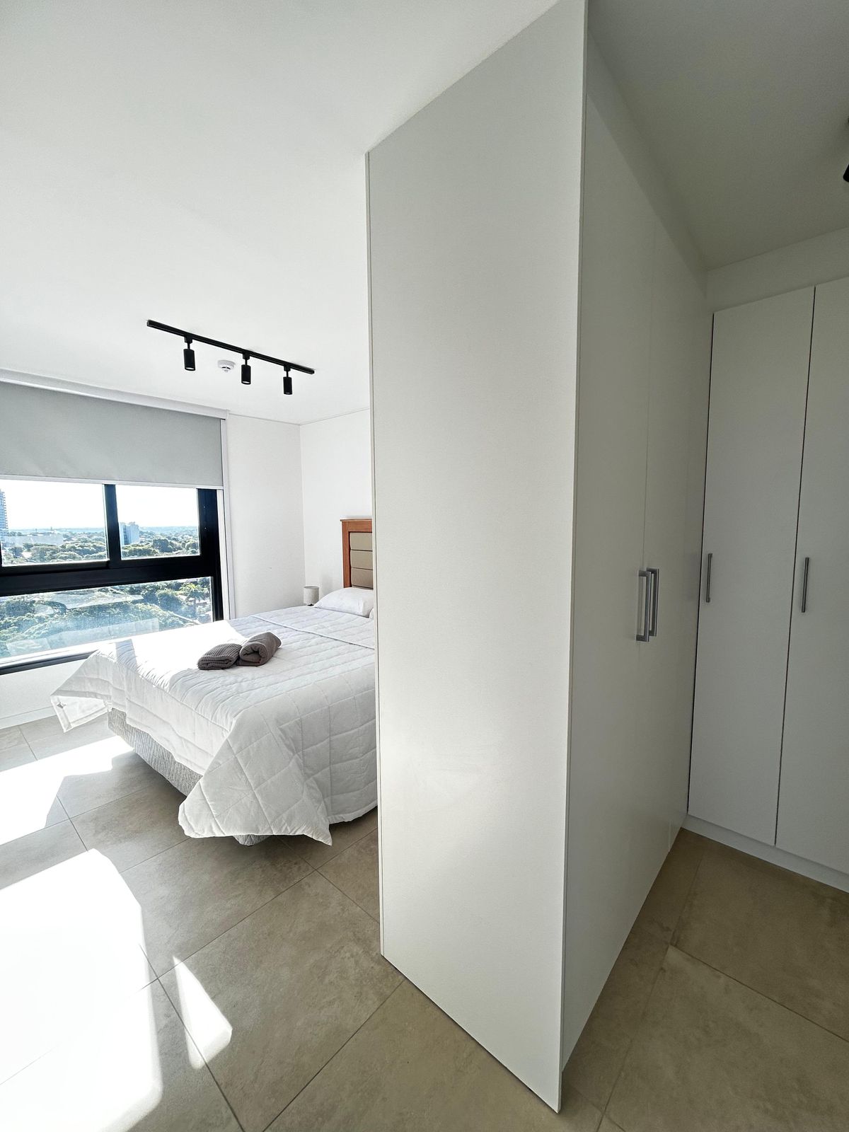 ALQUILO DEPARTAMENTO AMOBLADO DE DOS DORMITORIOS EDIFICIO FEEL — foto 3