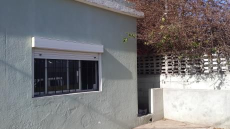 Casa Con Jardín Y Cochera A Dos De Av. Garzón