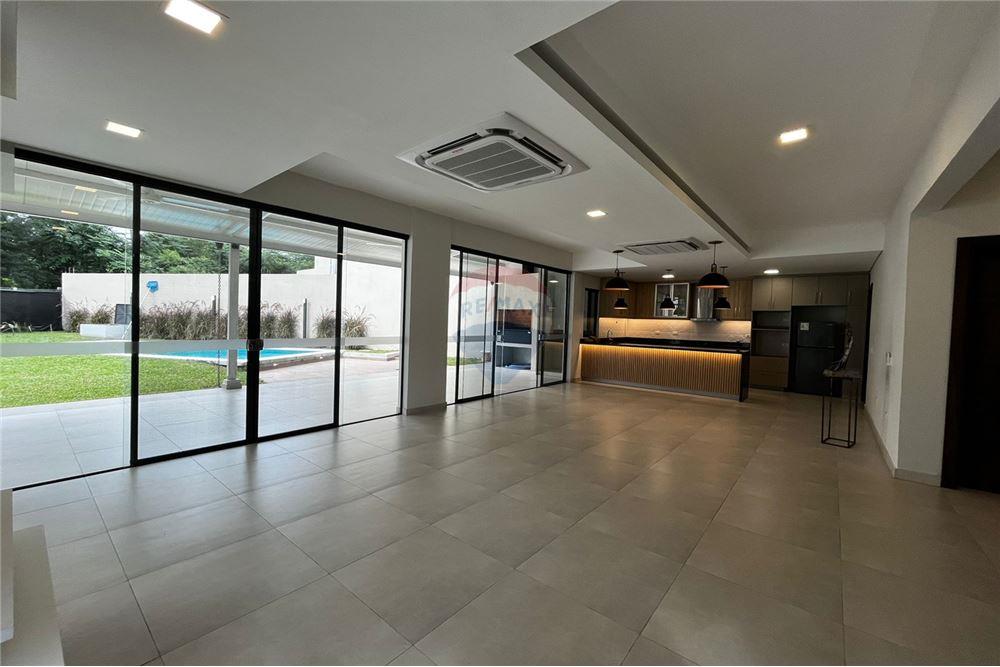 CASA CON AMPLIOS ESPACIOS ESTILO MINIMALISTA EN SAN BERNARDINO — foto 2