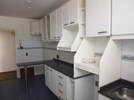 Imperdible Tercer Piso Por Escalera Prox A Garibaldi 2 Baños