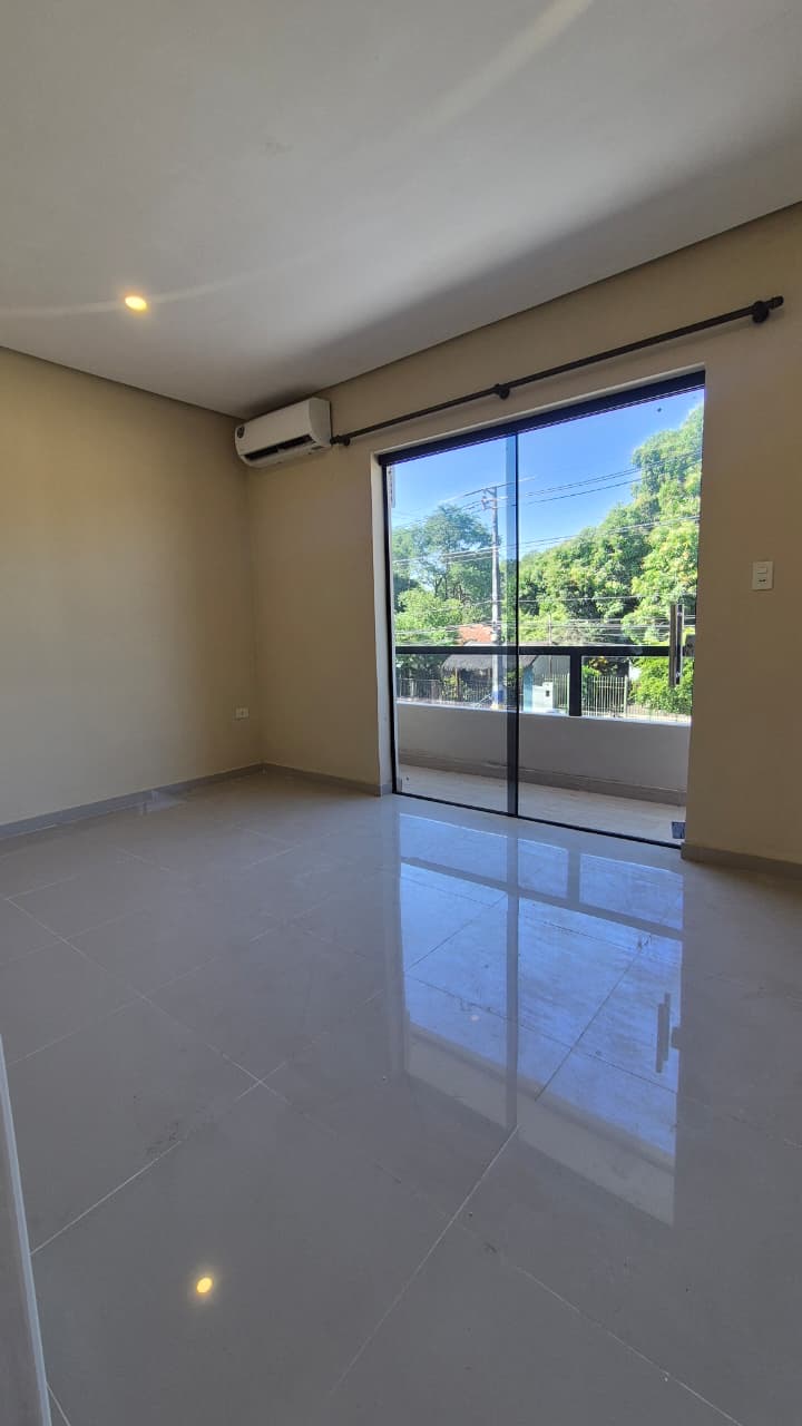 Departamento en alquiler en Luque — foto 3