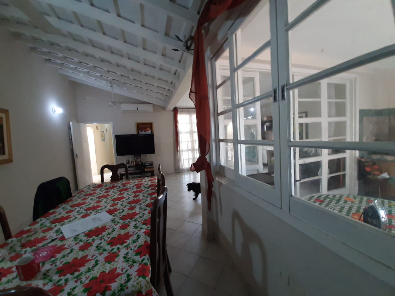 HERMOSA CASA EN ESQUINA EN BARRIO JARA — foto 2