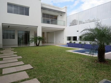 Vendo Residencia En Mcal Estigarribia, En Pozo.