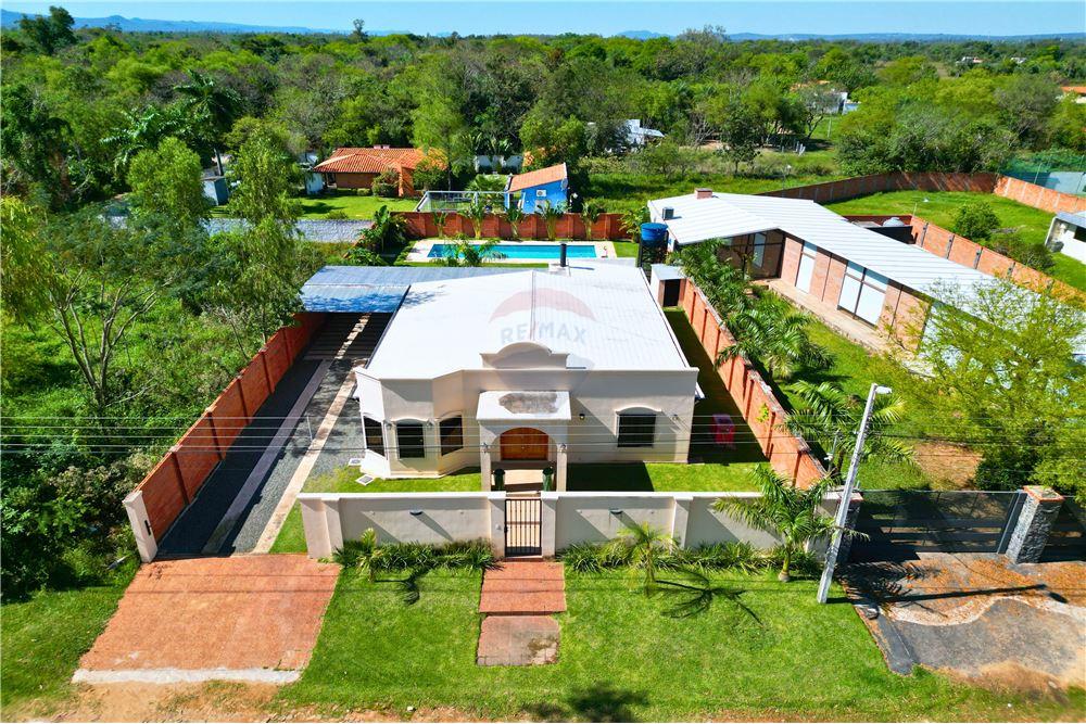 Casa en Puerta del Lago, San Bernardino: 228 m² de lujo con jardín y piscina — foto 2