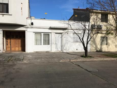 Casa En El Prado Dos Dormitorios Y Servicio. Oportunidad! Para Mudarse Ya!