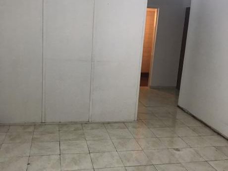 Amplio Monoambiente, Gastos $2.400, Cerca De Facultades!!