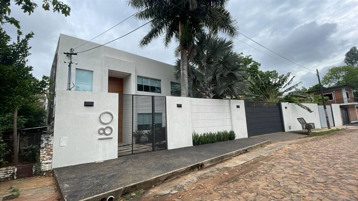 EXCLUSIVA CASA MODERNA TOTALMENTE AMOBLADA — foto 2