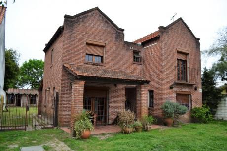 Casa 4 Dormitorios Con Piscina