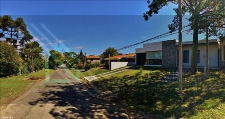 Hermosa Casa Situada En Zona Residencial De Colonia Del Sacramento