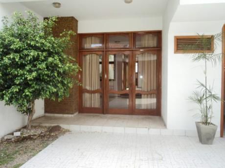 Casa De 3 Plantasen Alquiler Para Oficina O Vivienda.