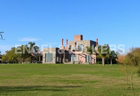 Propiedad De Ensueño En Uruguay - Colonia