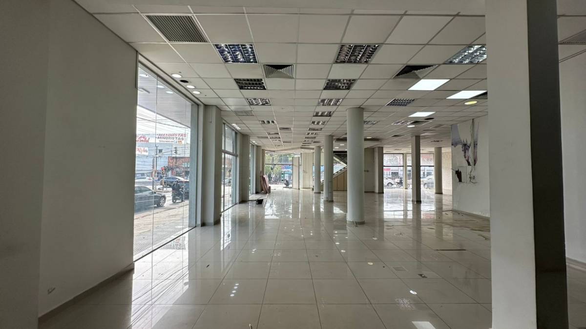 ALQUILO LOCAL COMERCIAL CON OFICINAS EN FERNANDO DE LA MORA ZONA SUR — foto 3
