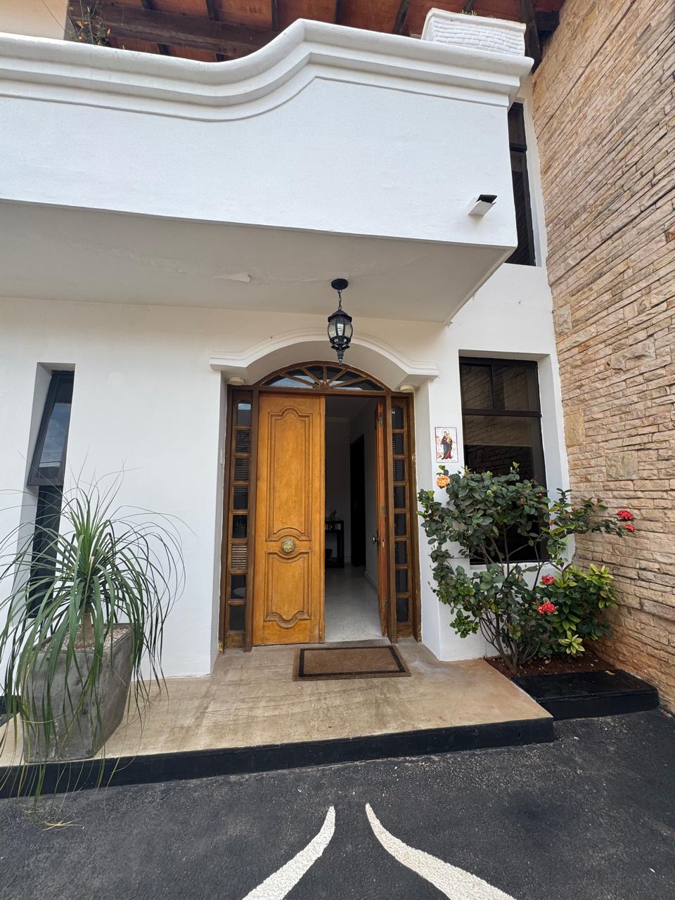 ALQUILER DE CASA EN BARRIO MBURUCUYA — foto 2