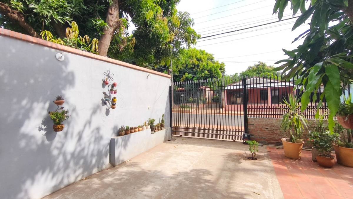 Se vende Casa con piscina, zona Rojas Cañada Capiata — foto 2