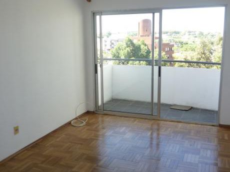 Alquiler Apartamento, Monoambiente Malvin Con Terraza Y Calefaccion