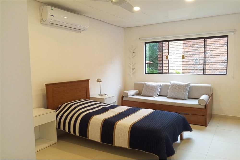 EXCLUSIVA CASA DE VERANO EN SAN BERNARDINO — foto 3