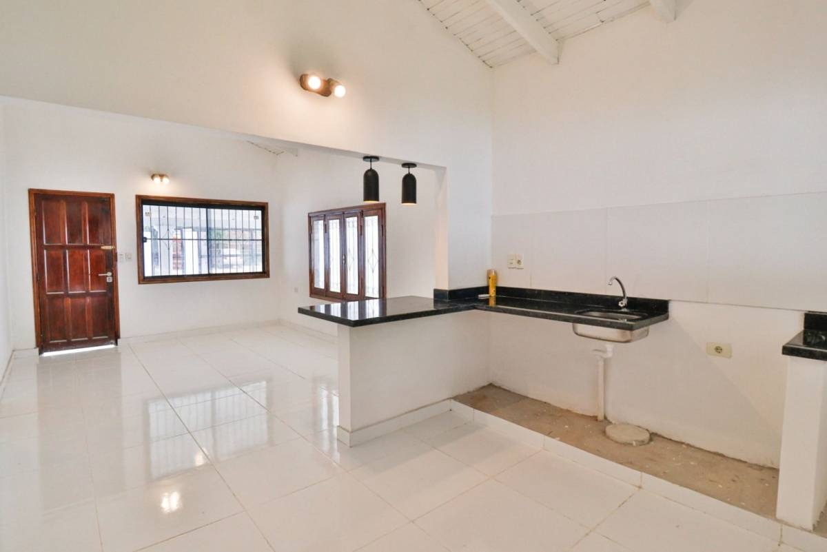 Alquilo casa de dos dormitorios en Mariano Roque Alonso, Barrio San Luís — foto 2