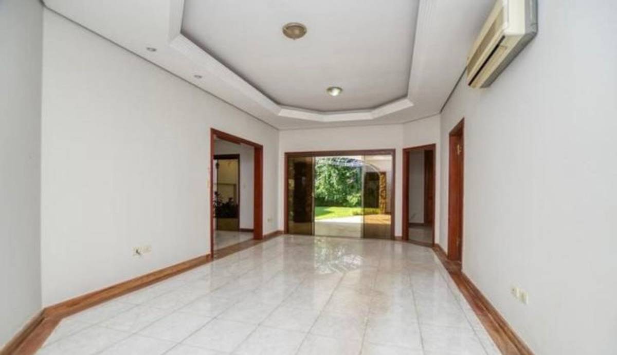 Amplia residencia 5 dorm. zona Shopping del Sol — foto 2