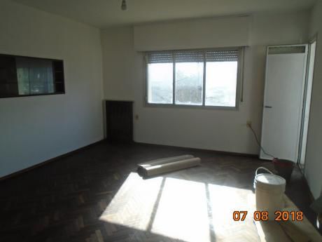 Con Balcón, 2 Dorm Amplio