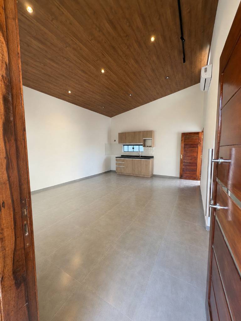 EN VENTA CASA DUPLEX DE 2 HAB EN ITAPUA — foto 3