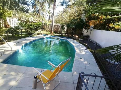 Preciosa Casa En Zona Residencial!!