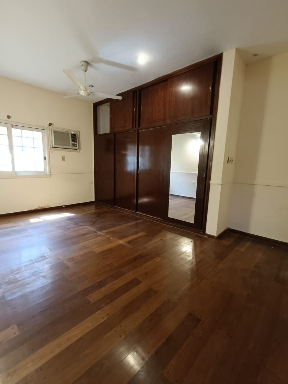 Vendo Casa en Esquina a Pasos del Goethe. Mburucuya. Cod 037 — foto 3