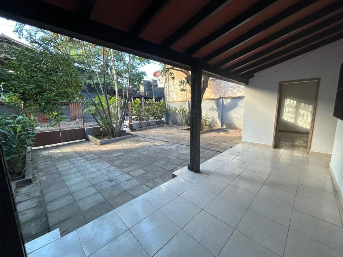 ALQUILO CASA EN LUQUE PARA VIVIENDA U OFICINA — foto 3