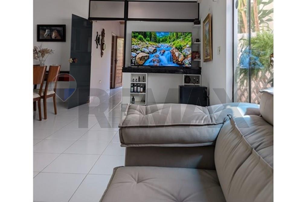 Residencia EN ALQUILER Zona Laguna Grande,(San Lo) — foto 2