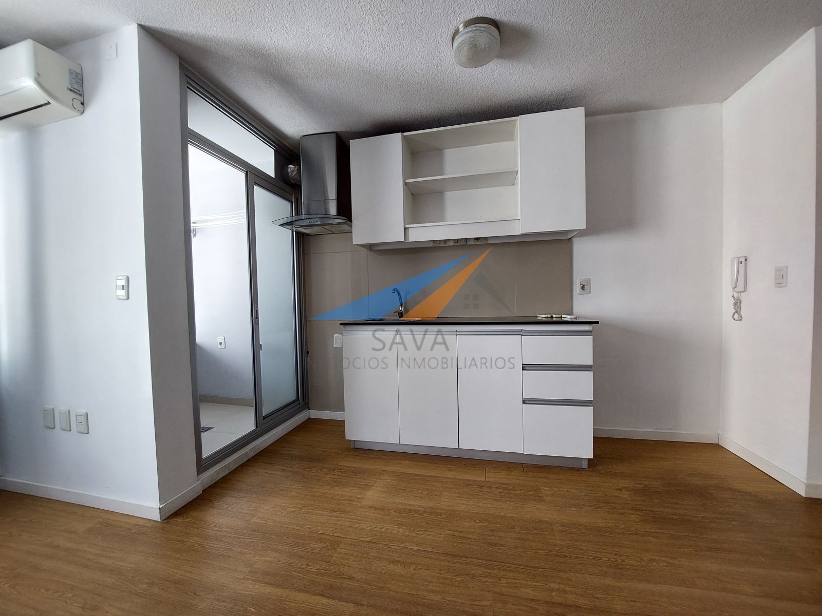 Alquiler Apartamento 2 Dormitorios En Tres Cruces! Cochera Opcional. A Pasos de la Terminal! · Foto 1