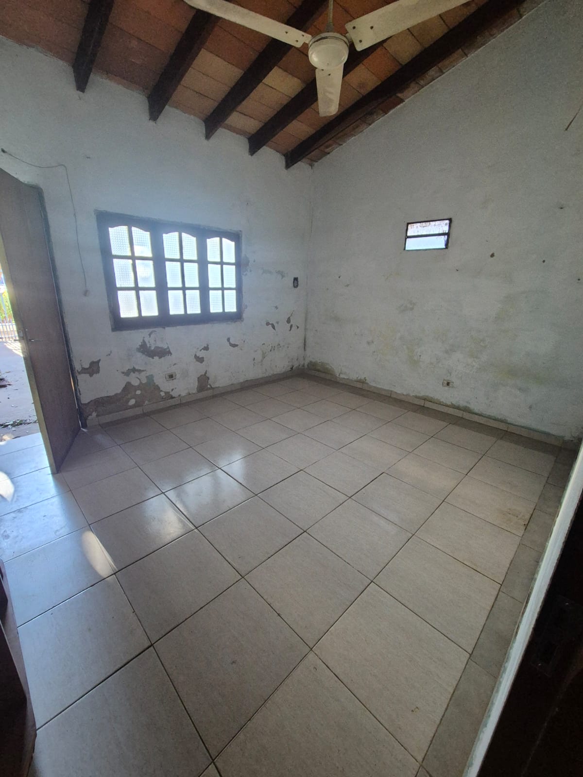 Casa en alquiler en Ñemby - barrio Caaguazú — foto 2